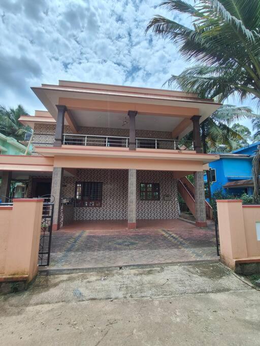 Sharvari Home Stay أودوبي المظهر الخارجي الصورة