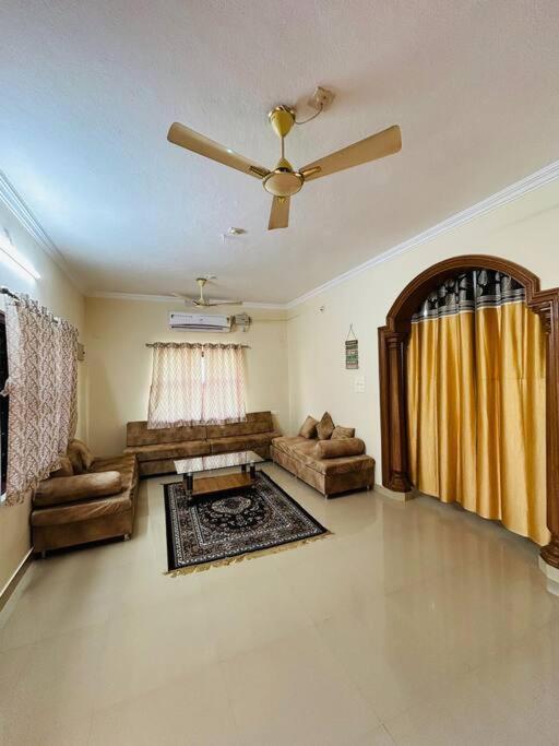 Sharvari Home Stay أودوبي المظهر الخارجي الصورة