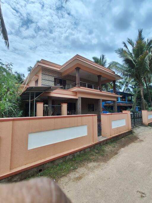 Sharvari Home Stay أودوبي المظهر الخارجي الصورة