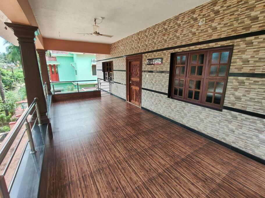 Sharvari Home Stay أودوبي المظهر الخارجي الصورة