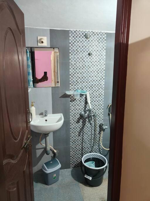 Sharvari Home Stay أودوبي المظهر الخارجي الصورة