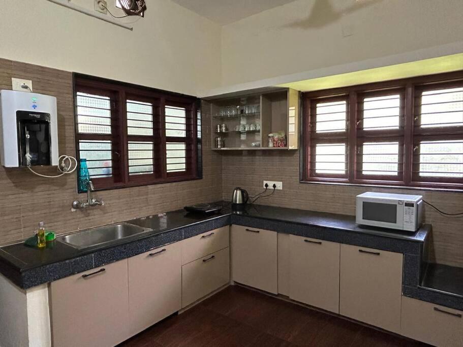 Sharvari Home Stay أودوبي المظهر الخارجي الصورة